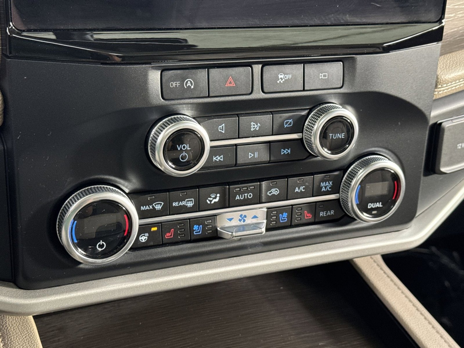 Used 2024 Ford Expedition Limited image 25