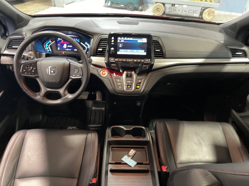 Used 2024 Honda Odyssey Sport image 12