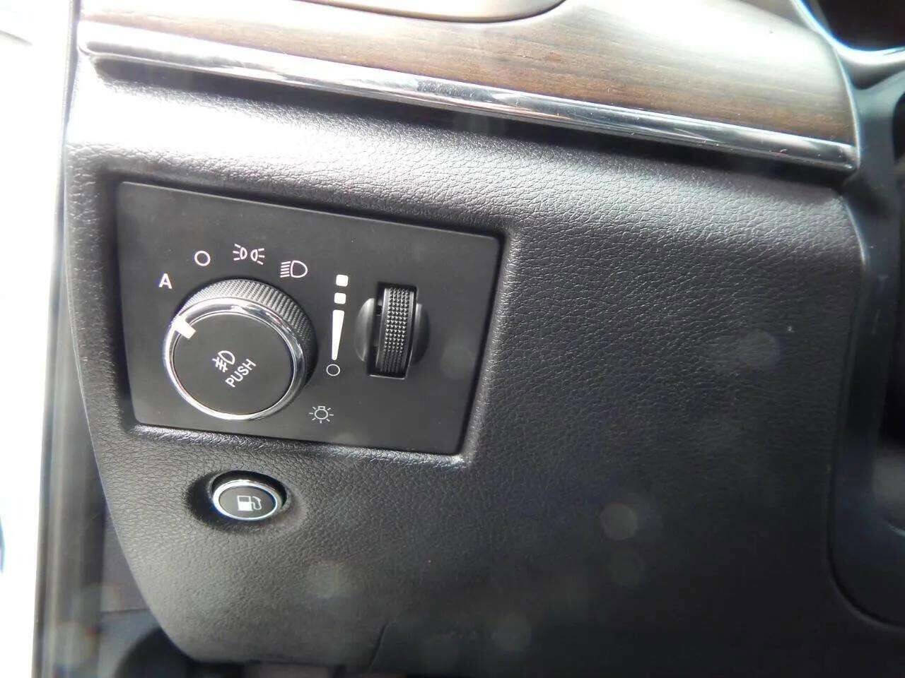 Used 2016 Jeep Grand Cherokee Overland w/ Advanced Technology Group image 21