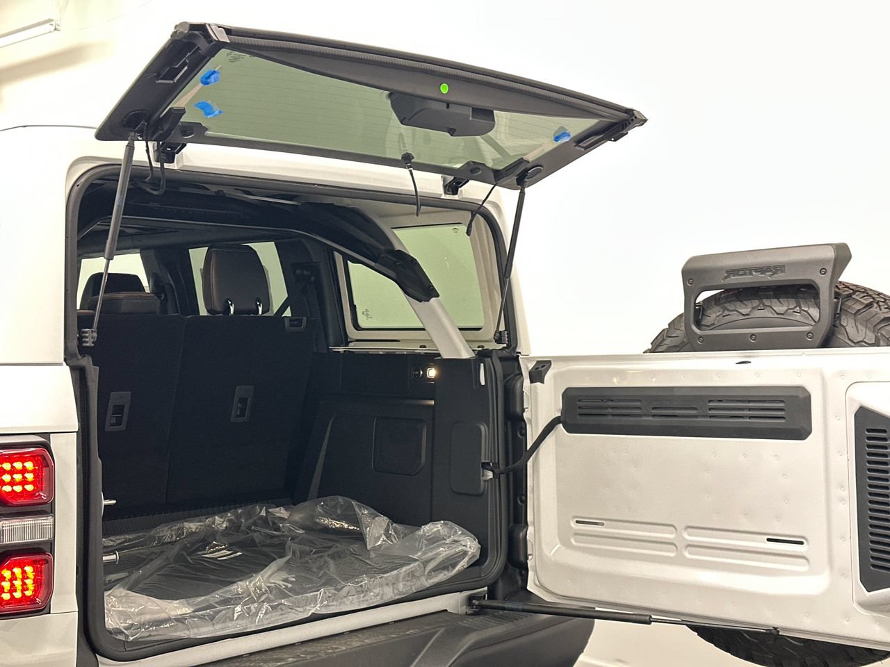 New 2025 Ford Bronco Raptor w/ Interior Carbon Fiber Pack AWD/4WD image 10