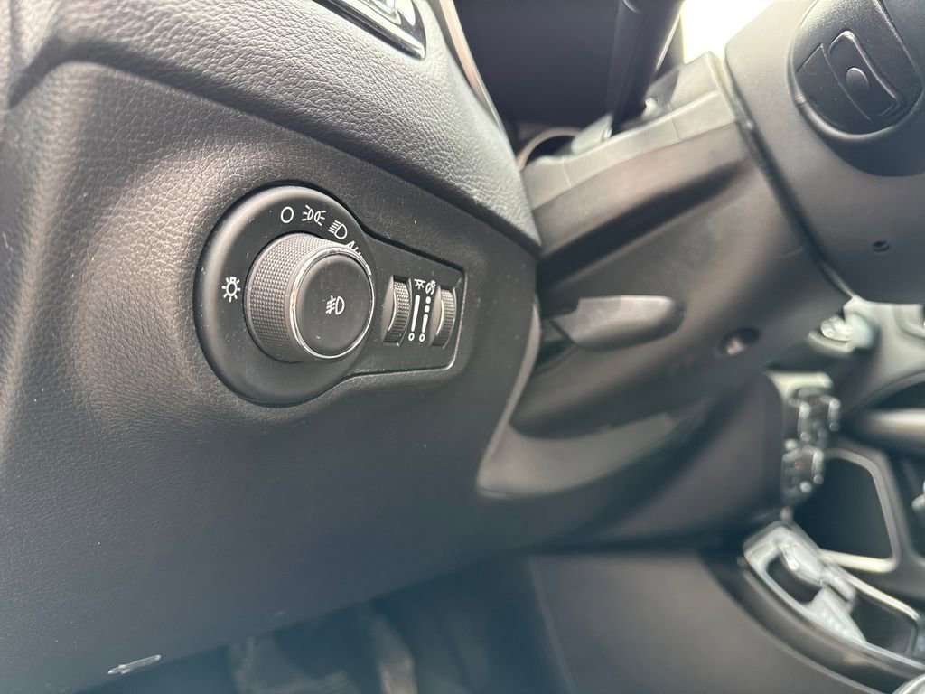 Used 2020 Jeep Compass Limited AWD/4WD image 15