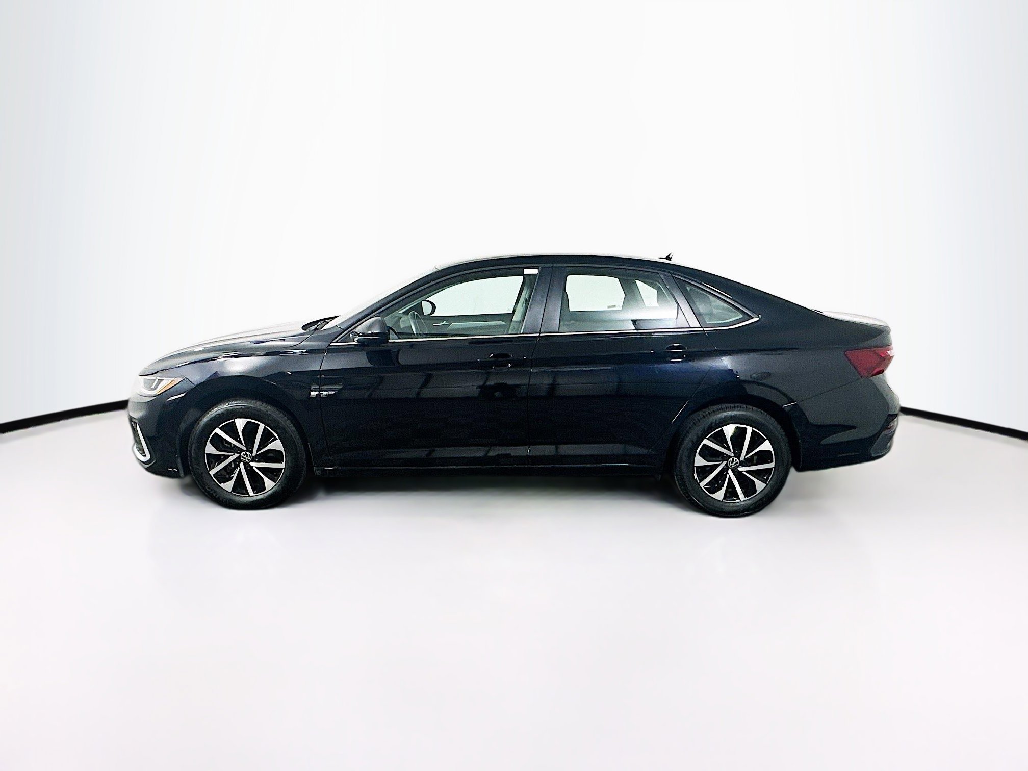 Used 2025 Volkswagen Jetta S image 4