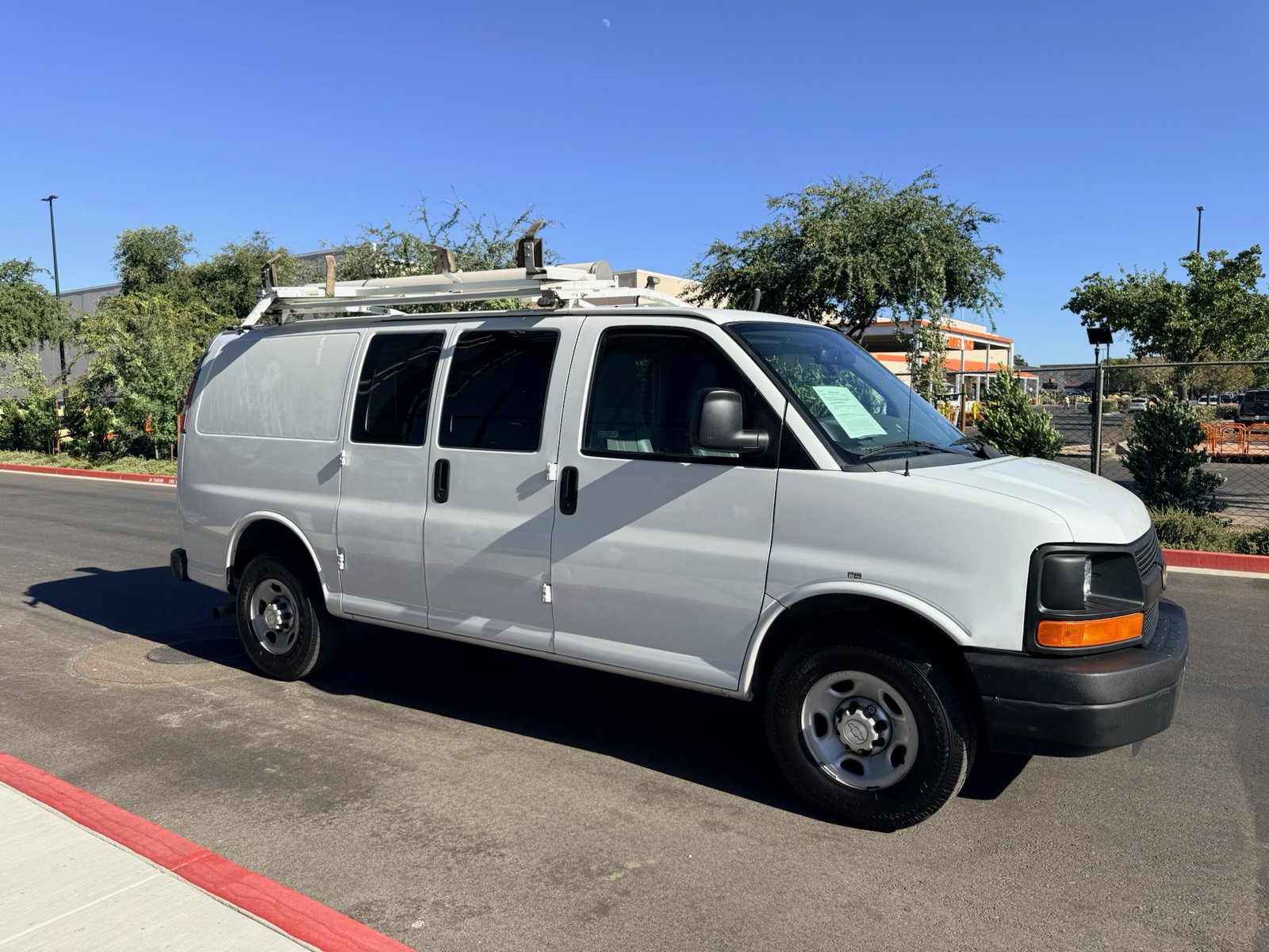 Used 2015 Chevrolet Express 2500 RWD image 8