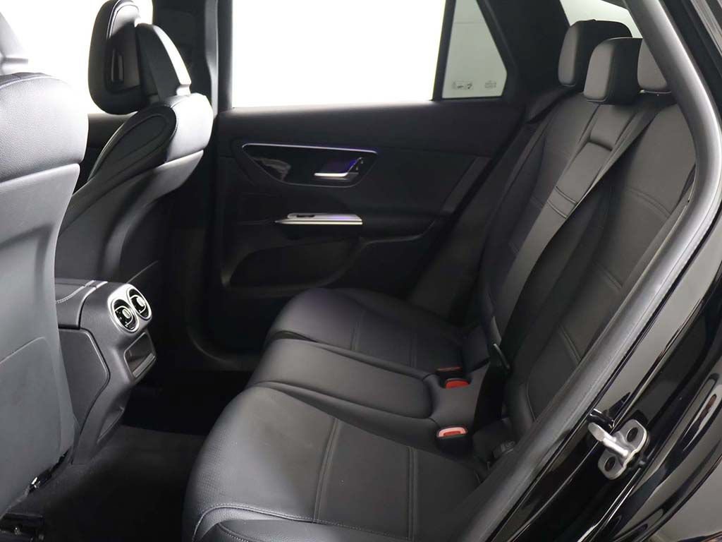 Used 2025 Mercedes-Benz GLC 350e 4MATIC image 32