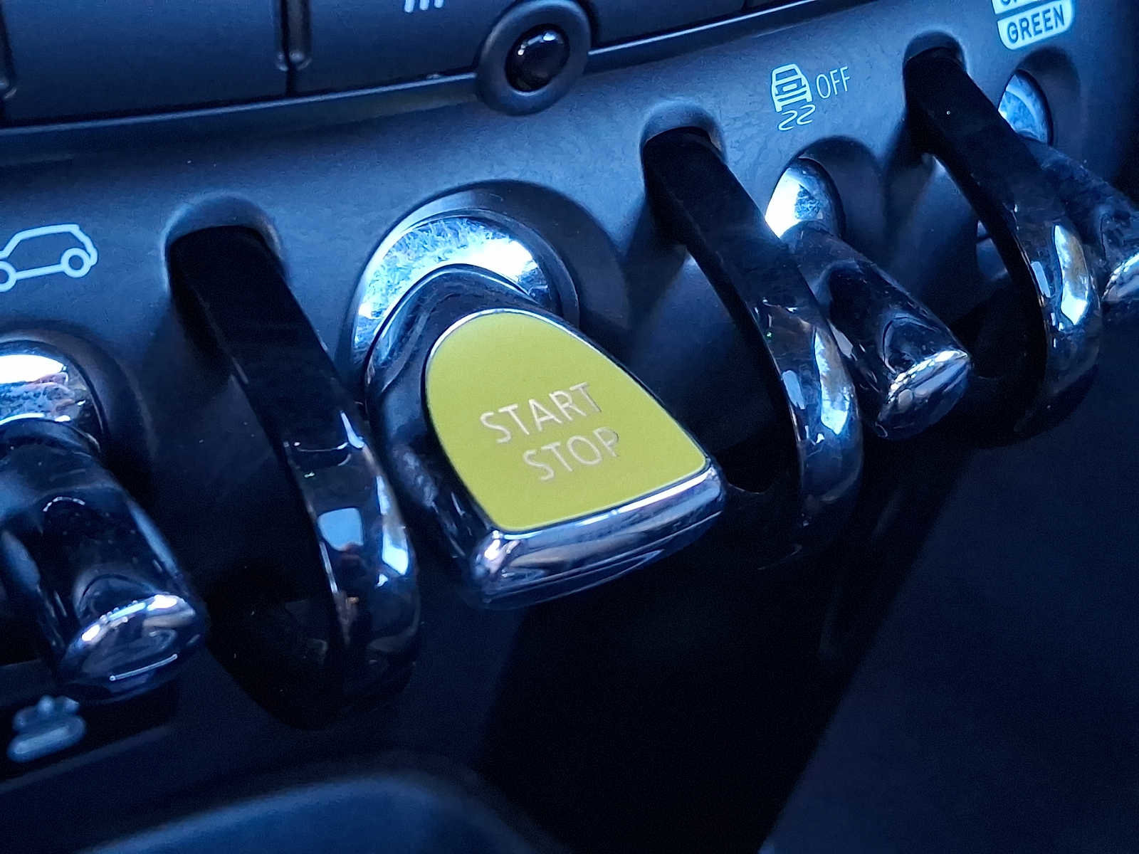 Certified 2024 MINI Cooper SE image 21