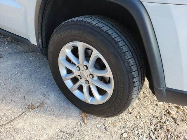 Used 2021 Jeep Grand Cherokee Laredo RWD image 34
