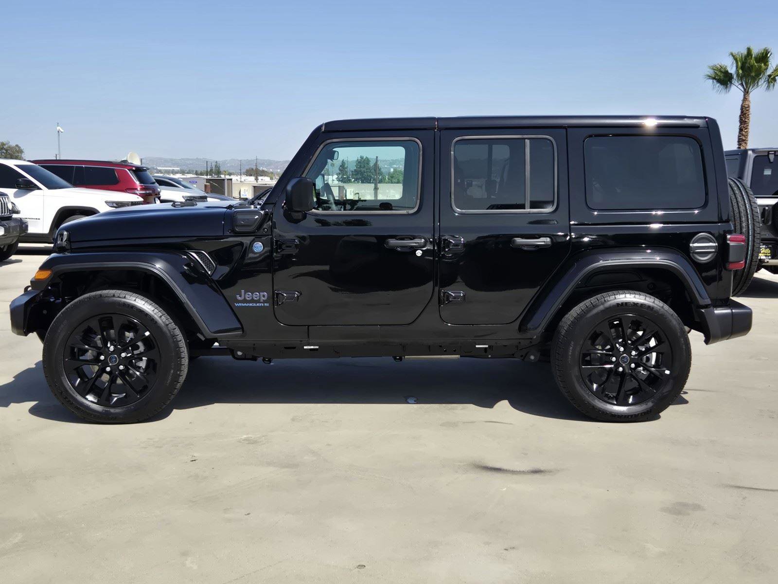 Certified 2025 Jeep Wrangler Sahara w/ Safety Group image 5