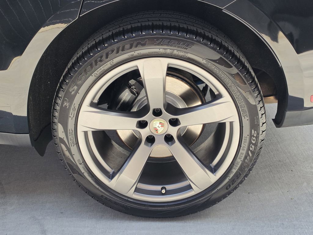 Certified 2023 Porsche Macan image 28