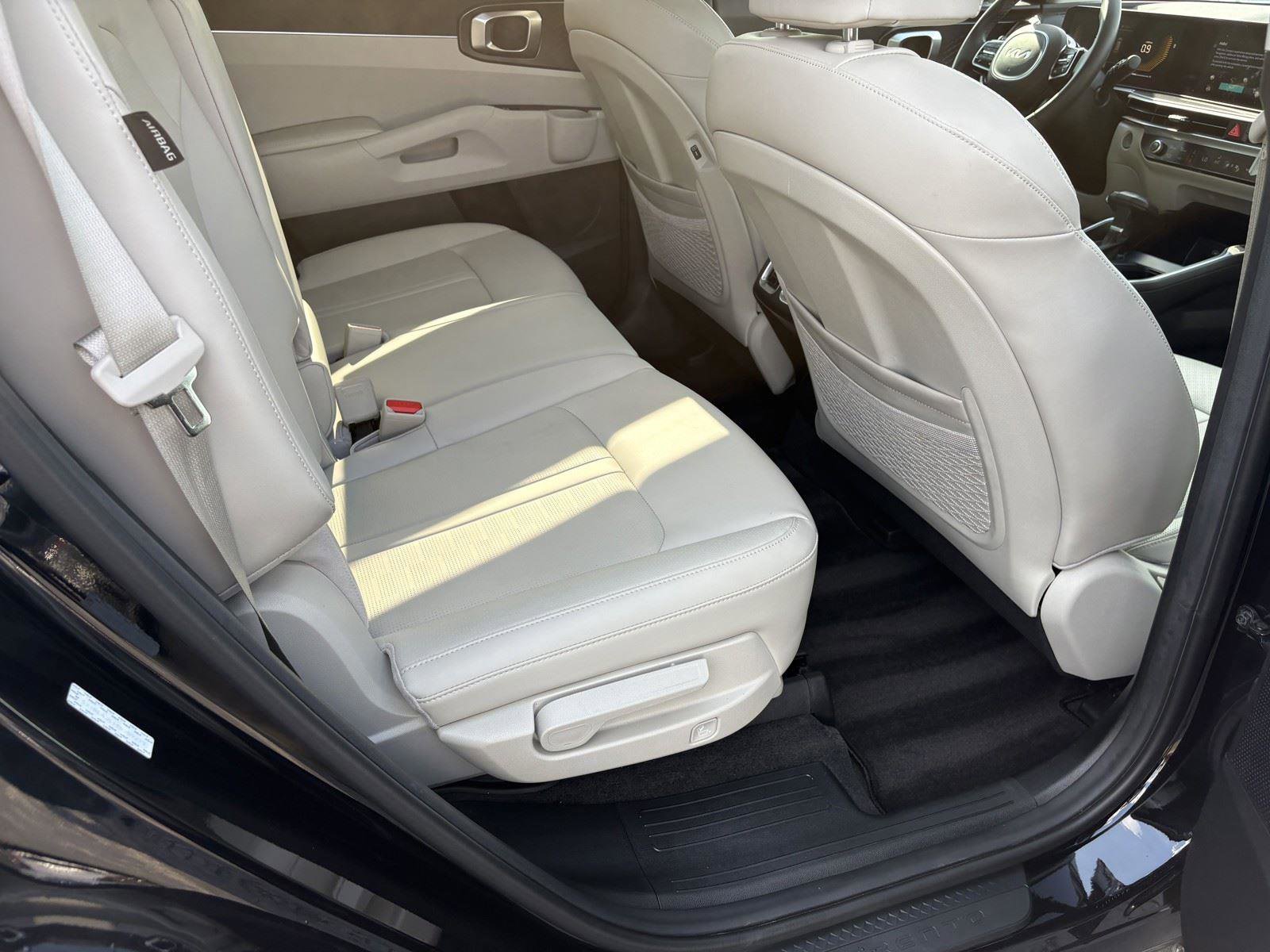 Used 2024 Kia Sorento S w/ Panoramic Sunroof Package FWD image 12