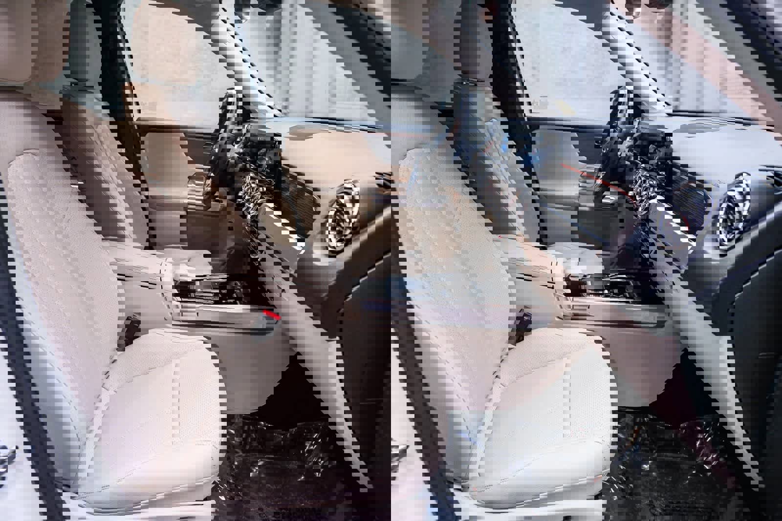 Certified 2022 Mercedes-Benz EQB 300 4MATIC image 18