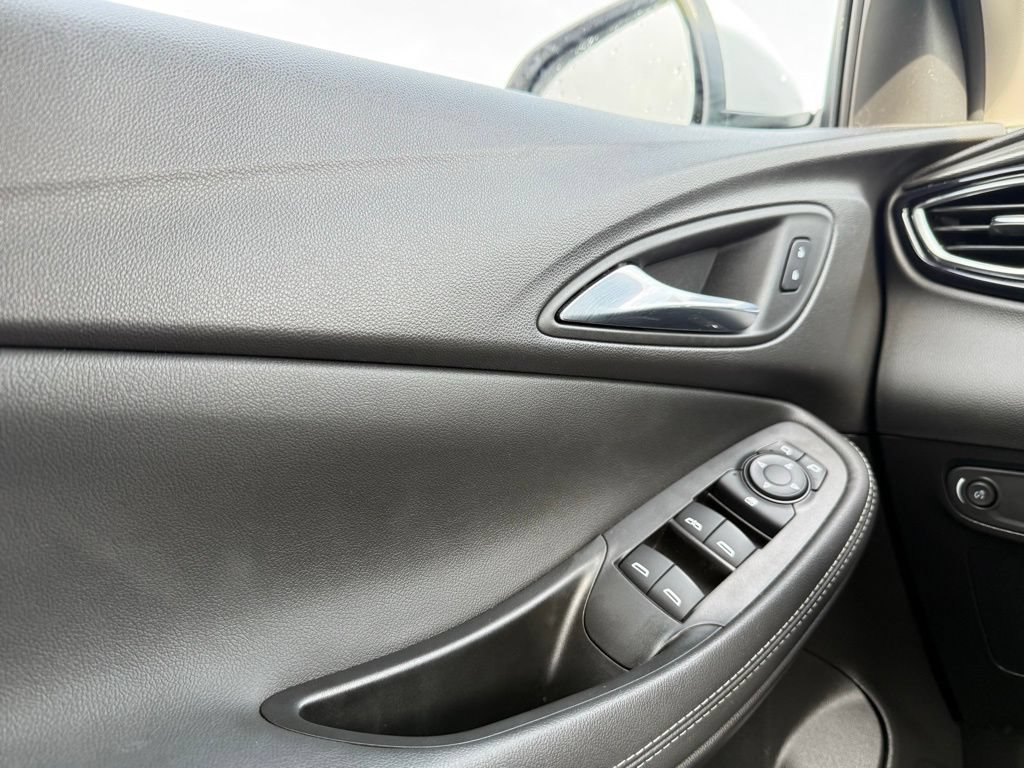 Used 2023 Buick Encore GX Preferred w/ Cold Weather Comfort Package FWD image 11