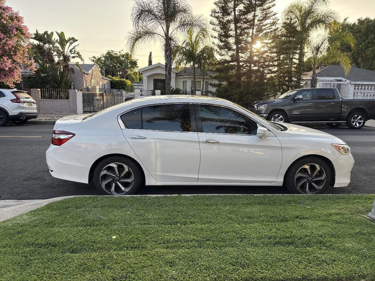 Used 2017 Honda Accord EX image 8