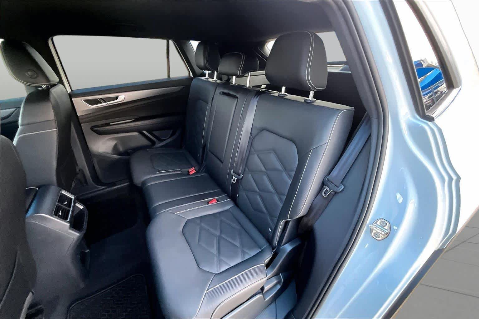 Used 2025 Volkswagen Atlas Cross Sport SE FWD image 20