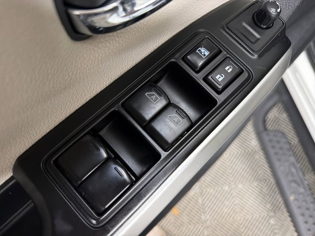 Used 2023 Nissan Titan SV w/ SV Convenience Package RWD image 7