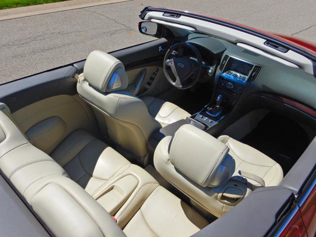 Used 2014 INFINITI Q60 Convertible w/ Premium Package image 4
