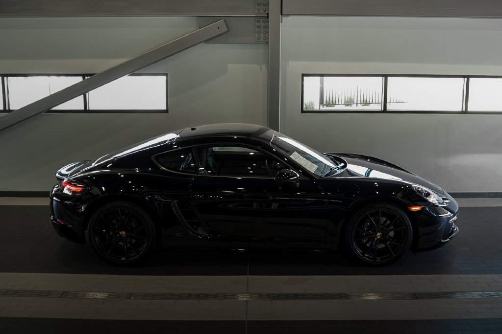 Used 2025 Porsche 718 Cayman RWD image 27