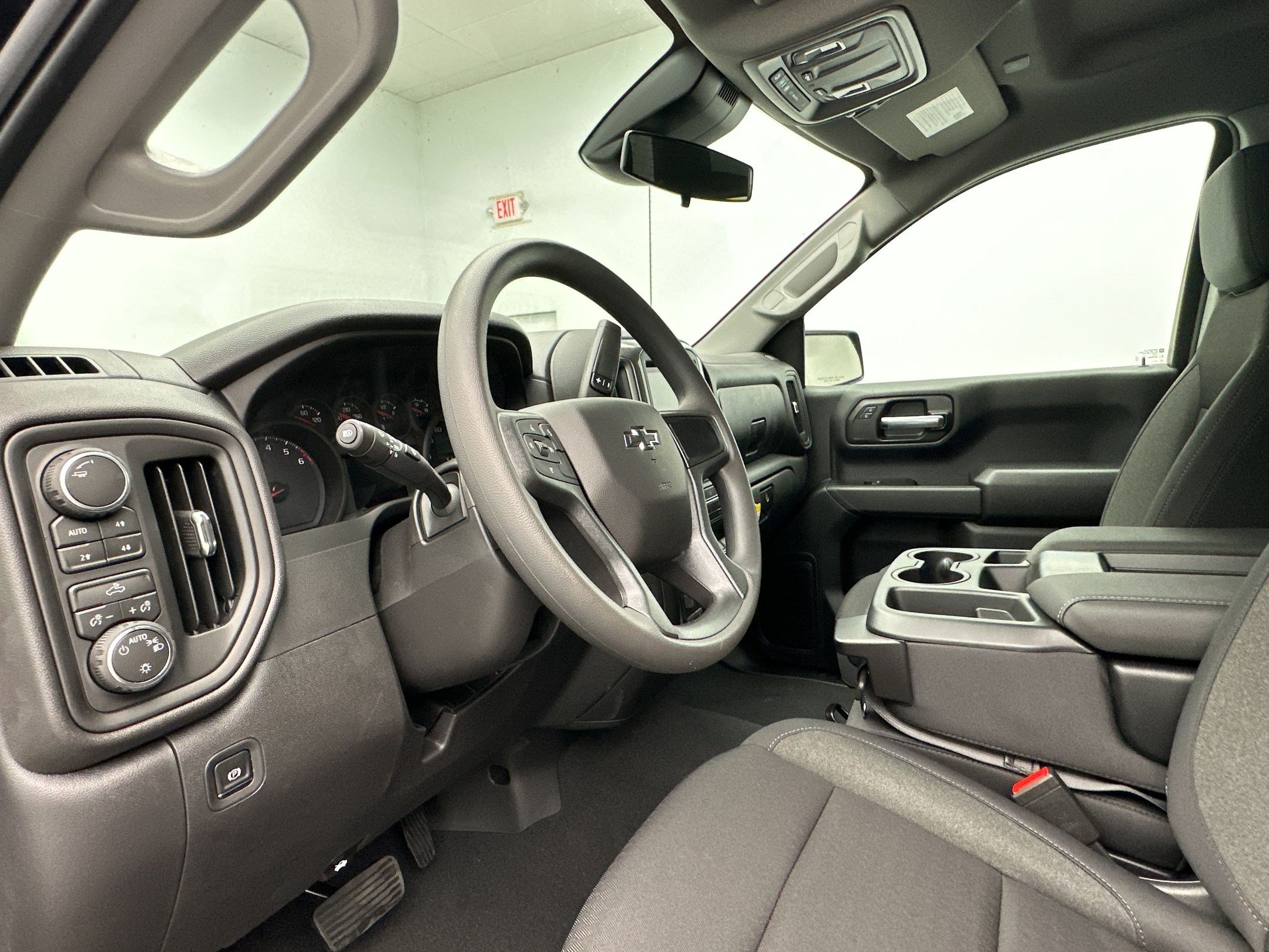 New 2026 Chevrolet Silverado 1500 Custom Trail Boss w/ LPO, Dark Essentials Package AWD/4WD image 4