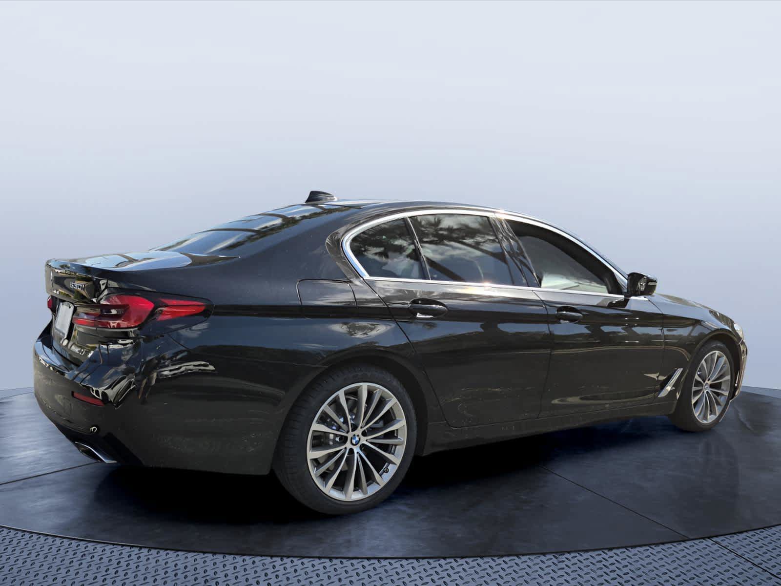 Certified 2023 BMW 530i xDrive w/ Premium Package AWD/4WD image 5