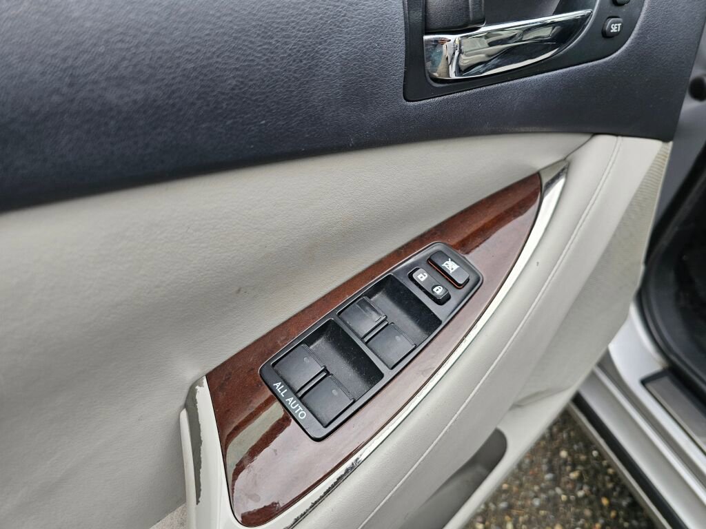 Used 2011 Lexus ES 350 image 26