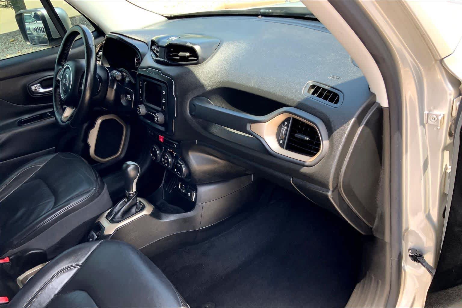 Used 2016 Jeep Renegade Limited FWD image 19