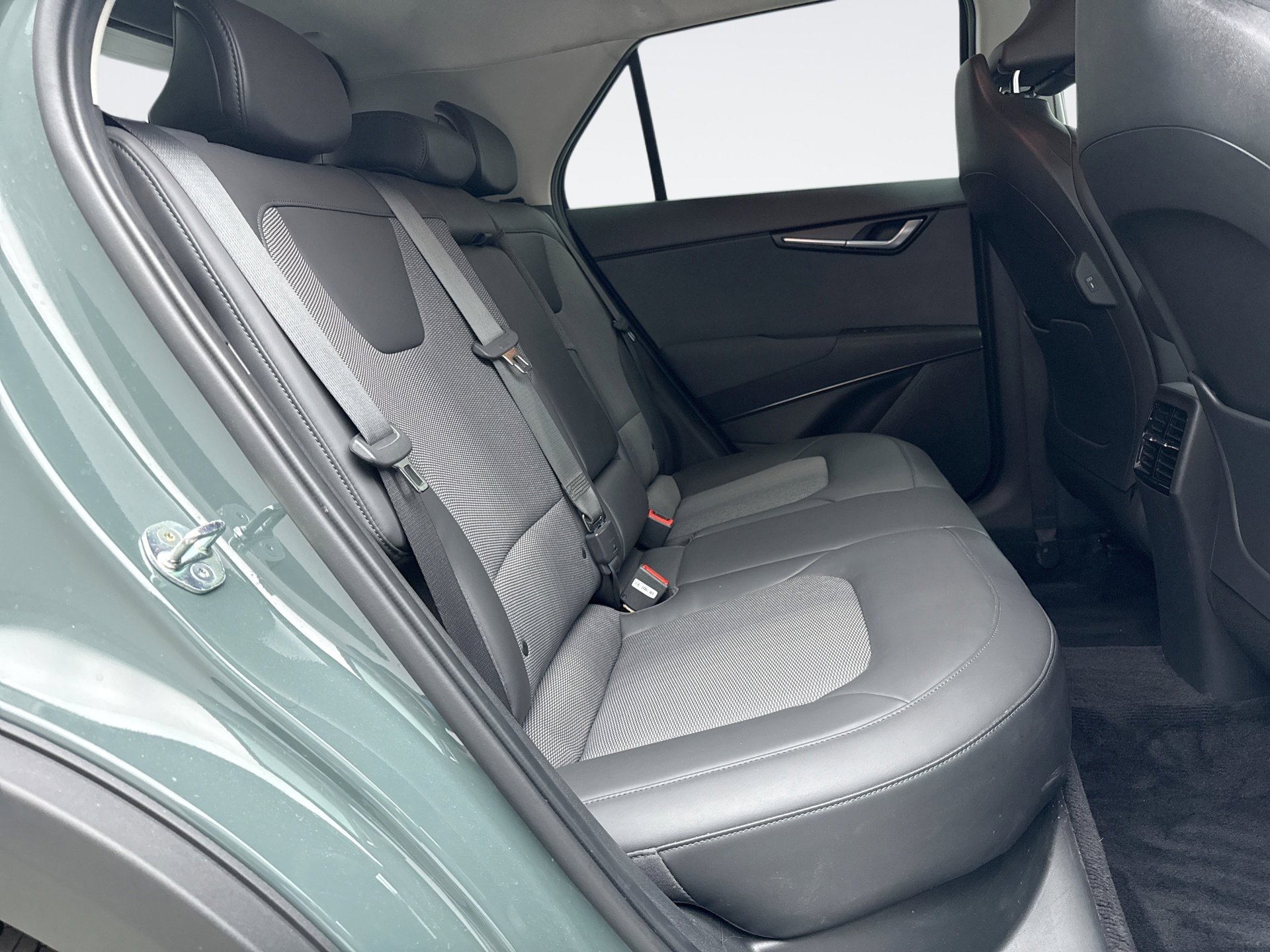 Used 2023 Kia Niro EX w/ EX Cold Weather Package FWD image 19