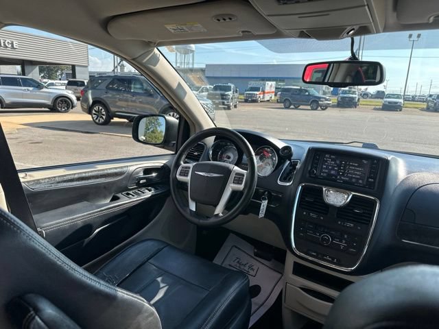 Used 2015 Chrysler Town & Country Touring FWD image 18