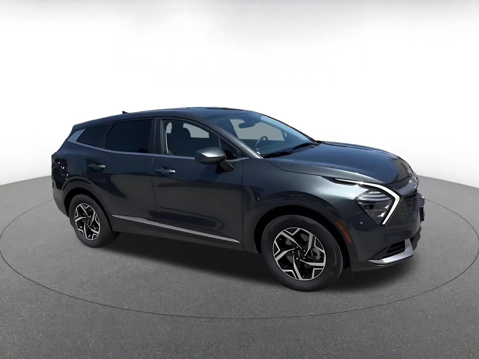 Used 2025 Kia Sportage LX FWD image 2