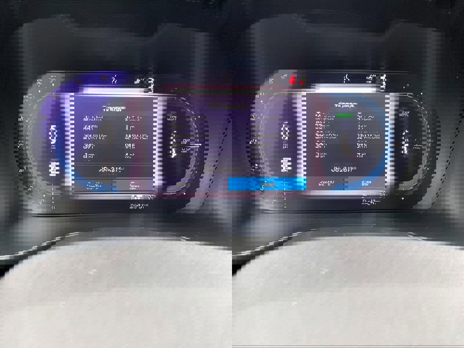 Used 2023 Volvo XC40 Recharge Ultimate image 23