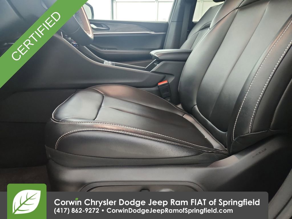Certified 2025 Jeep Grand Cherokee L Limited w/ Black Appearance Package image 11
