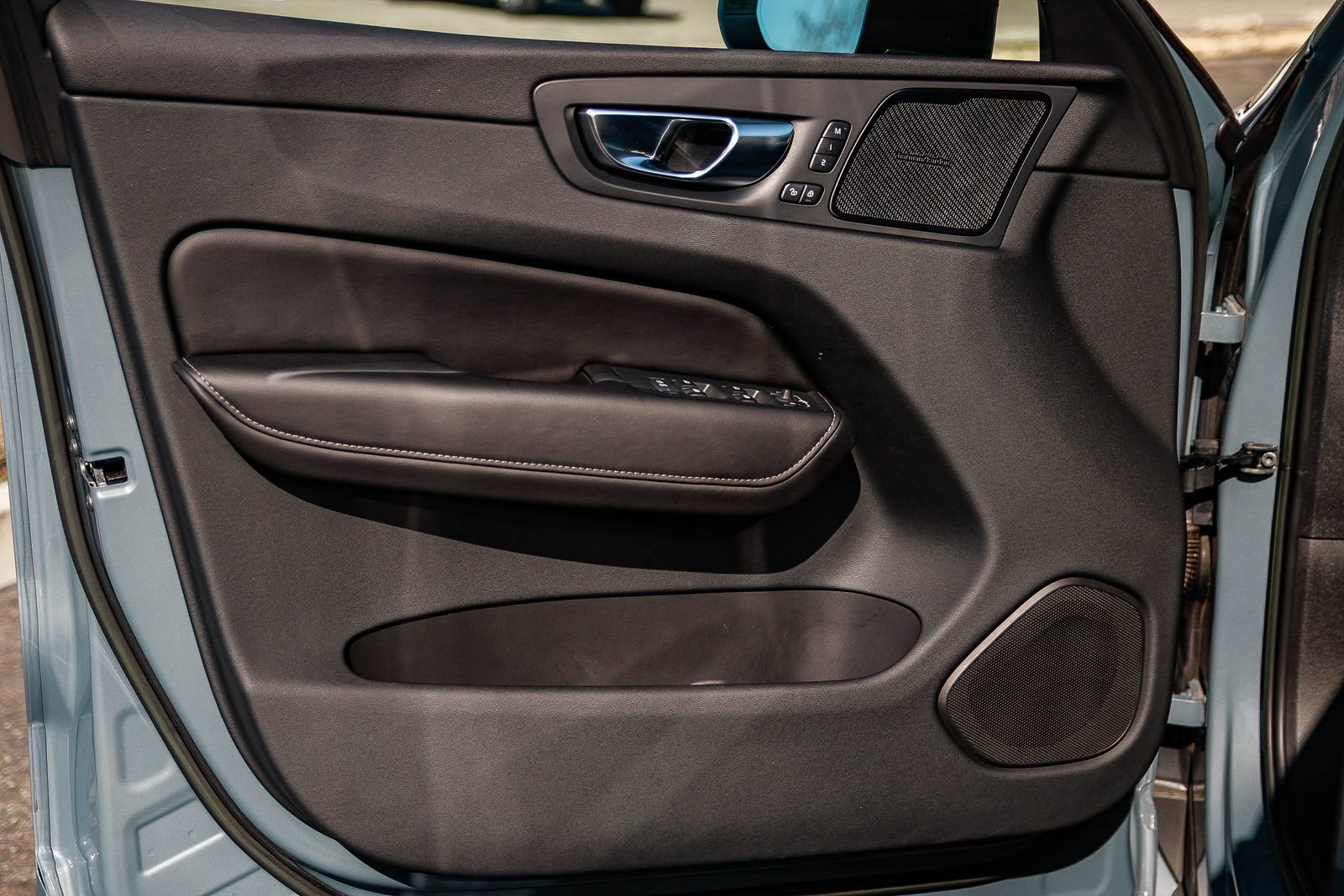 Used 2023 Volvo XC60 B5 Ultimate w/ Climate Package image 23