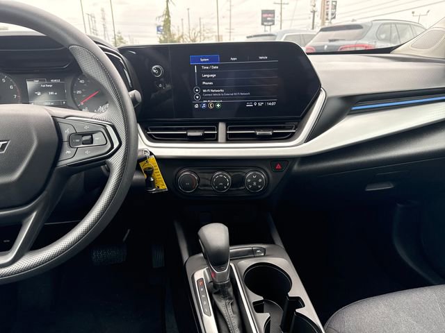 Used 2025 Chevrolet Trax LS image 21