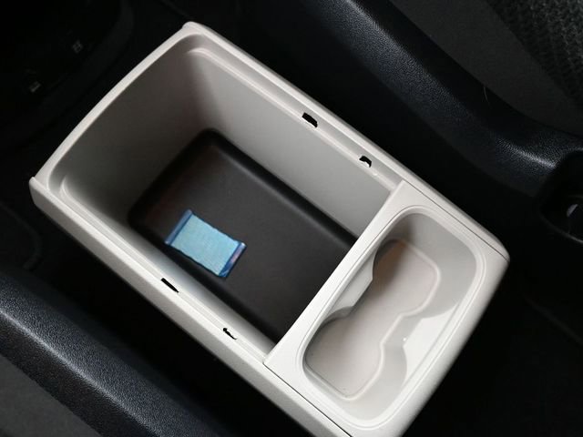 Used 2020 Dodge Grand Caravan SE FWD image 25