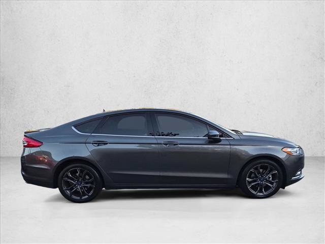 Used 2018 Ford Fusion SE w/ Equipment Group 201A FWD image 4