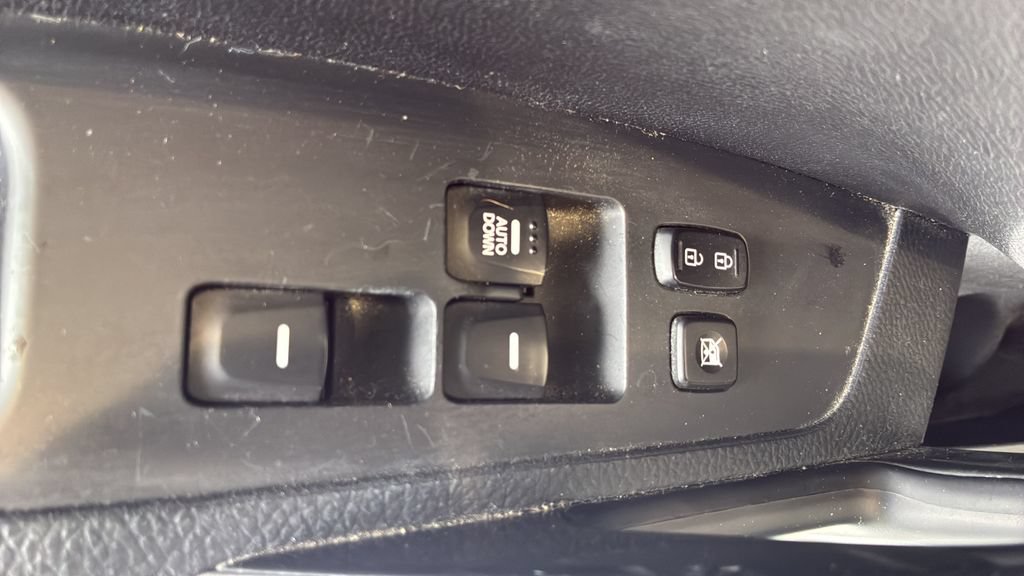 Used 2016 Hyundai Veloster FWD image 21