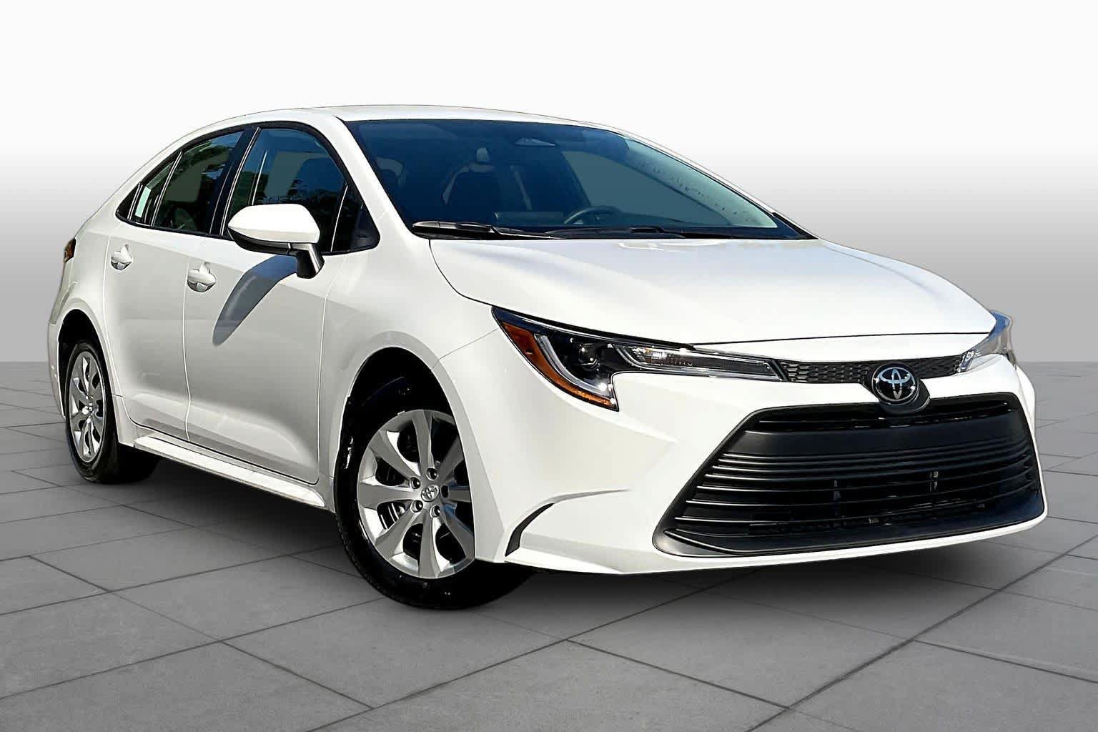 Used 2026 Toyota Corolla LE FWD image 3