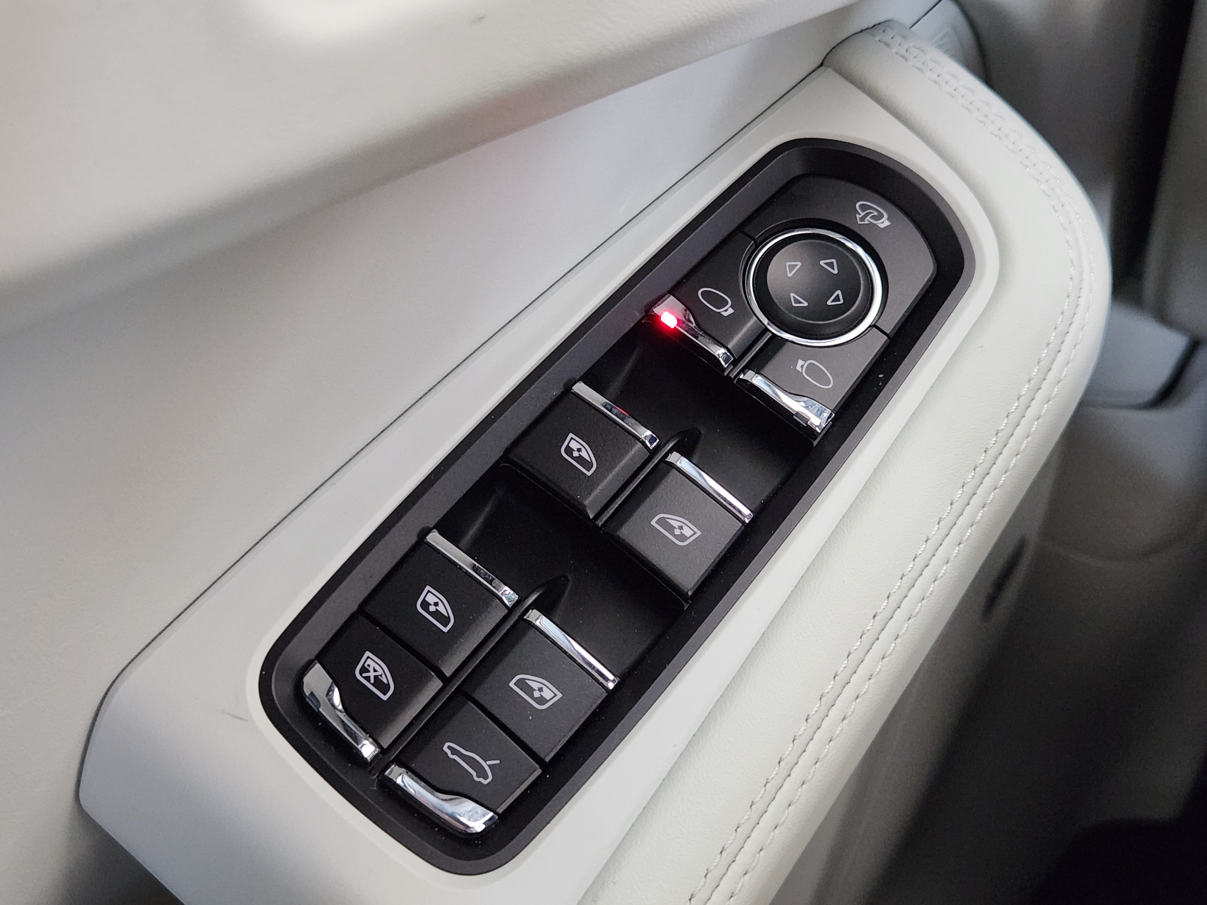 Certified 2023 Porsche Macan S AWD/4WD image 25