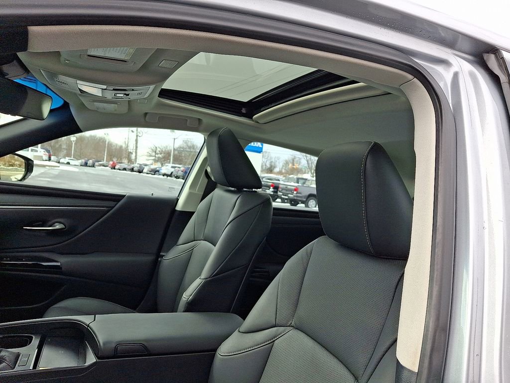 Used 2024 Lexus ES 350 w/ Premium Package image 17