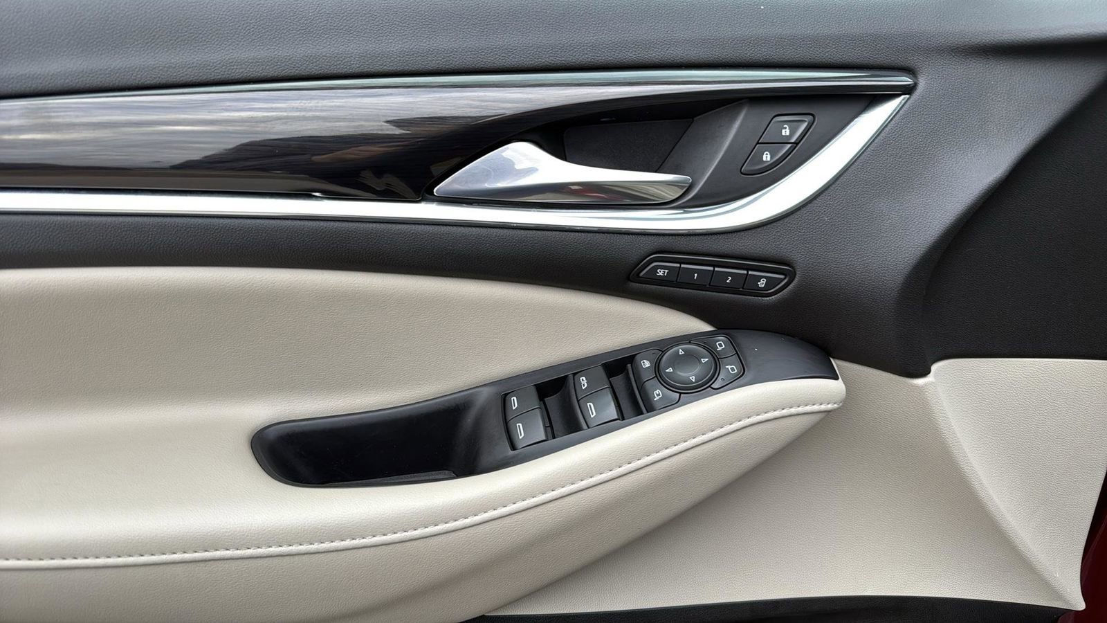 Used 2021 Buick Enclave Premium w/ Surround and Sites Package image 12