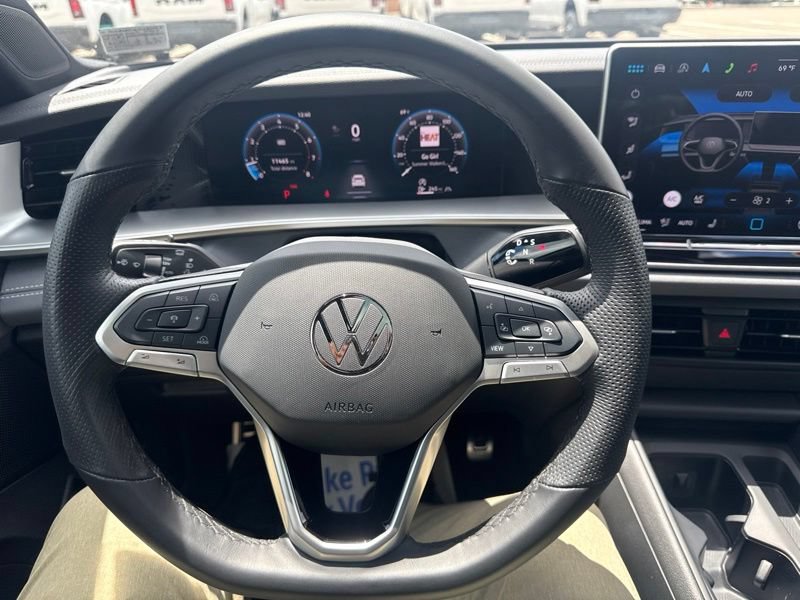 Used 2025 Volkswagen Tiguan SE R-Line AWD/4WD image 24