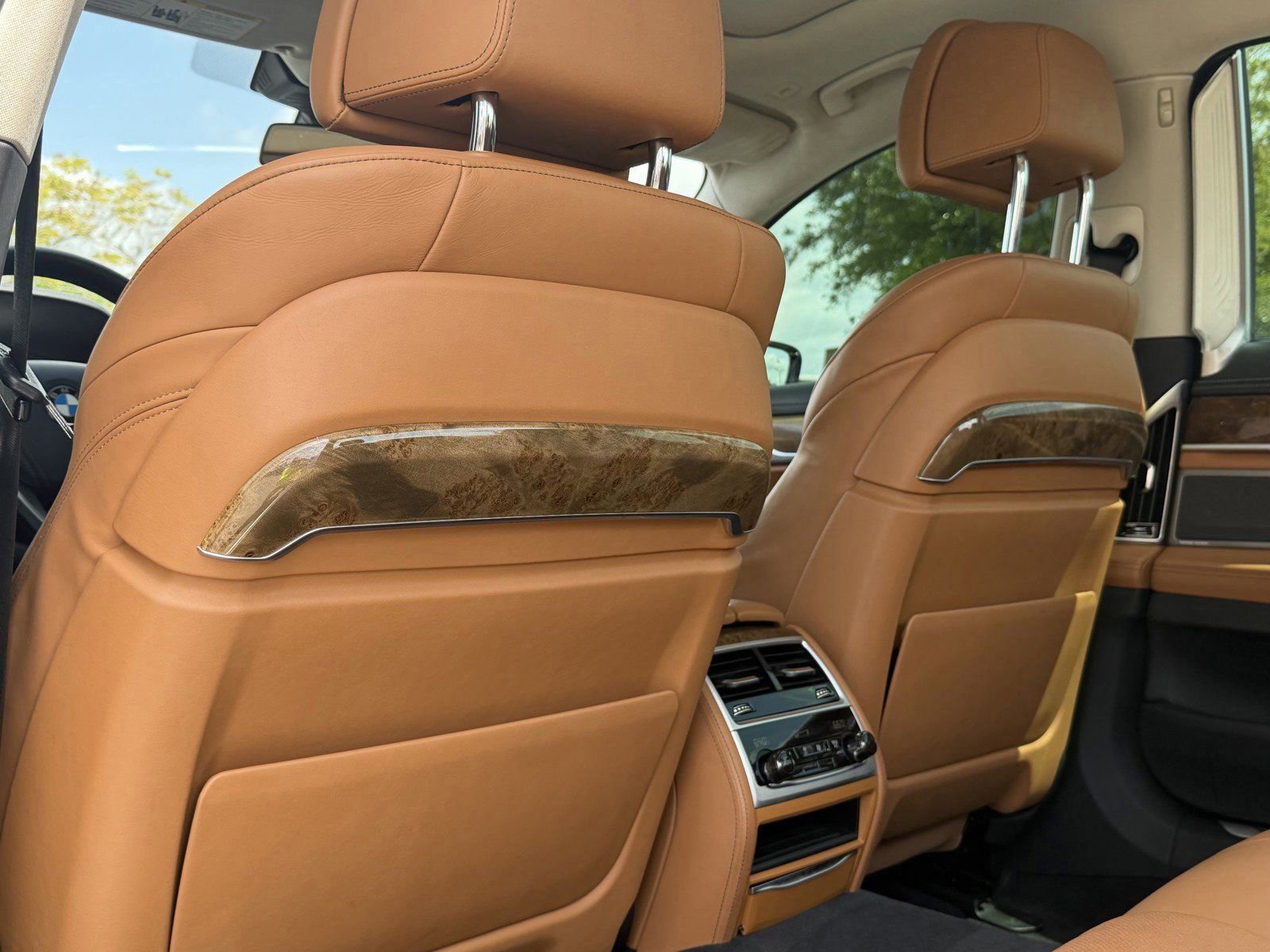 Used 2017 BMW 750i image 17