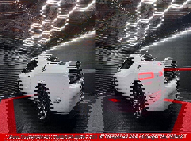 Used 2015 Dodge Challenger SXT Plus w/ Technology Group RWD image 4