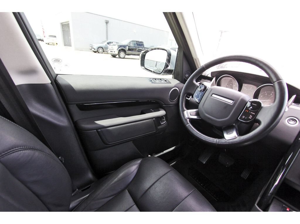 Used 2020 Land Rover Discovery SE AWD/4WD image 8