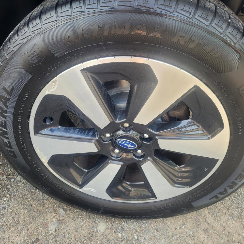 Used 2017 Subaru Forester 2.5i Premium AWD/4WD image 38