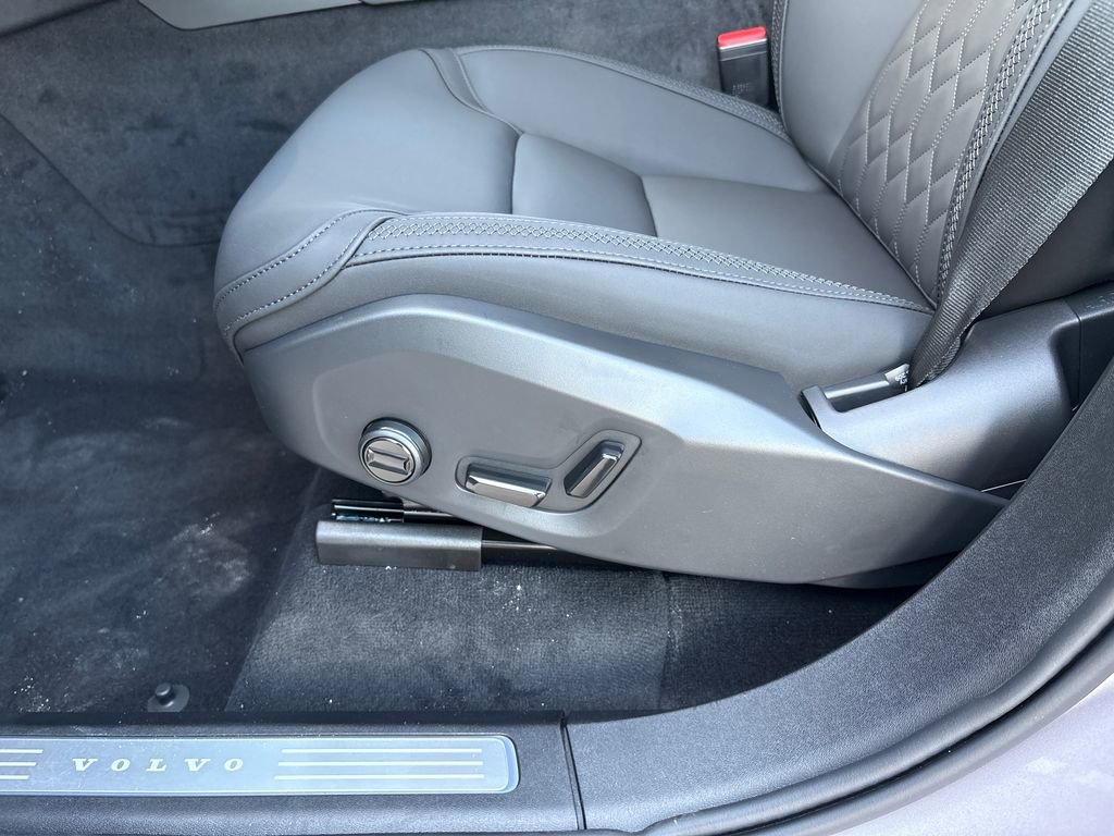 New 2026 Volvo XC90 T8 Core image 8