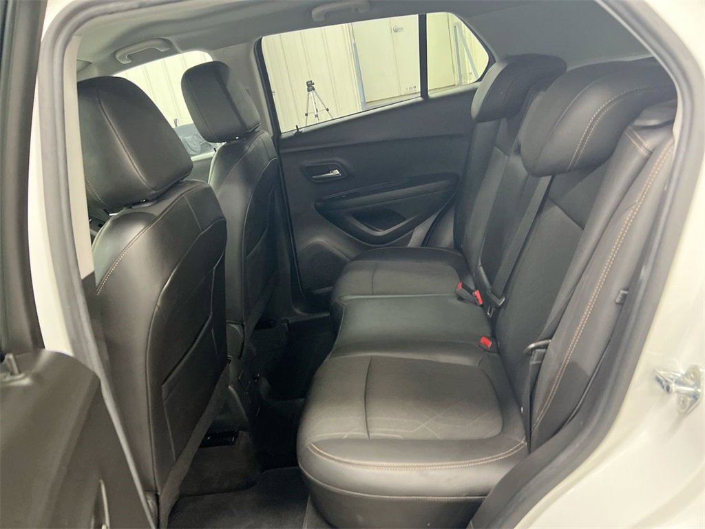 Used 2022 Chevrolet Trax LT w/ LT Convenience Package image 22