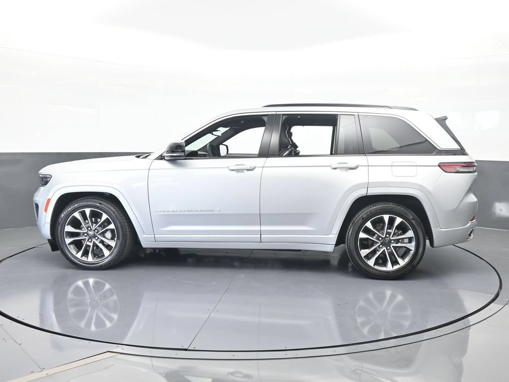 Used 2024 Jeep Grand Cherokee Overland w/ Luxury Tech Group IV AWD/4WD image 3