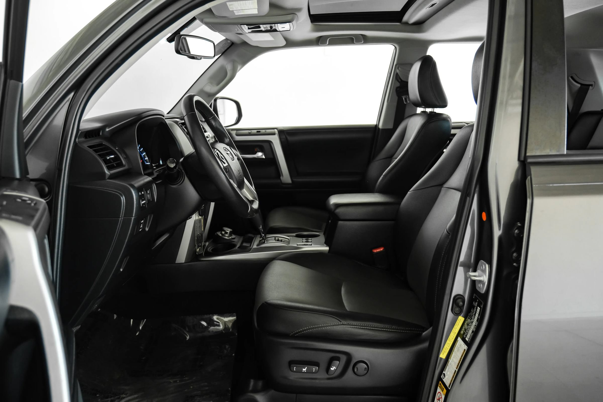 Used 2018 Toyota 4Runner SR5 Premium AWD/4WD image 3