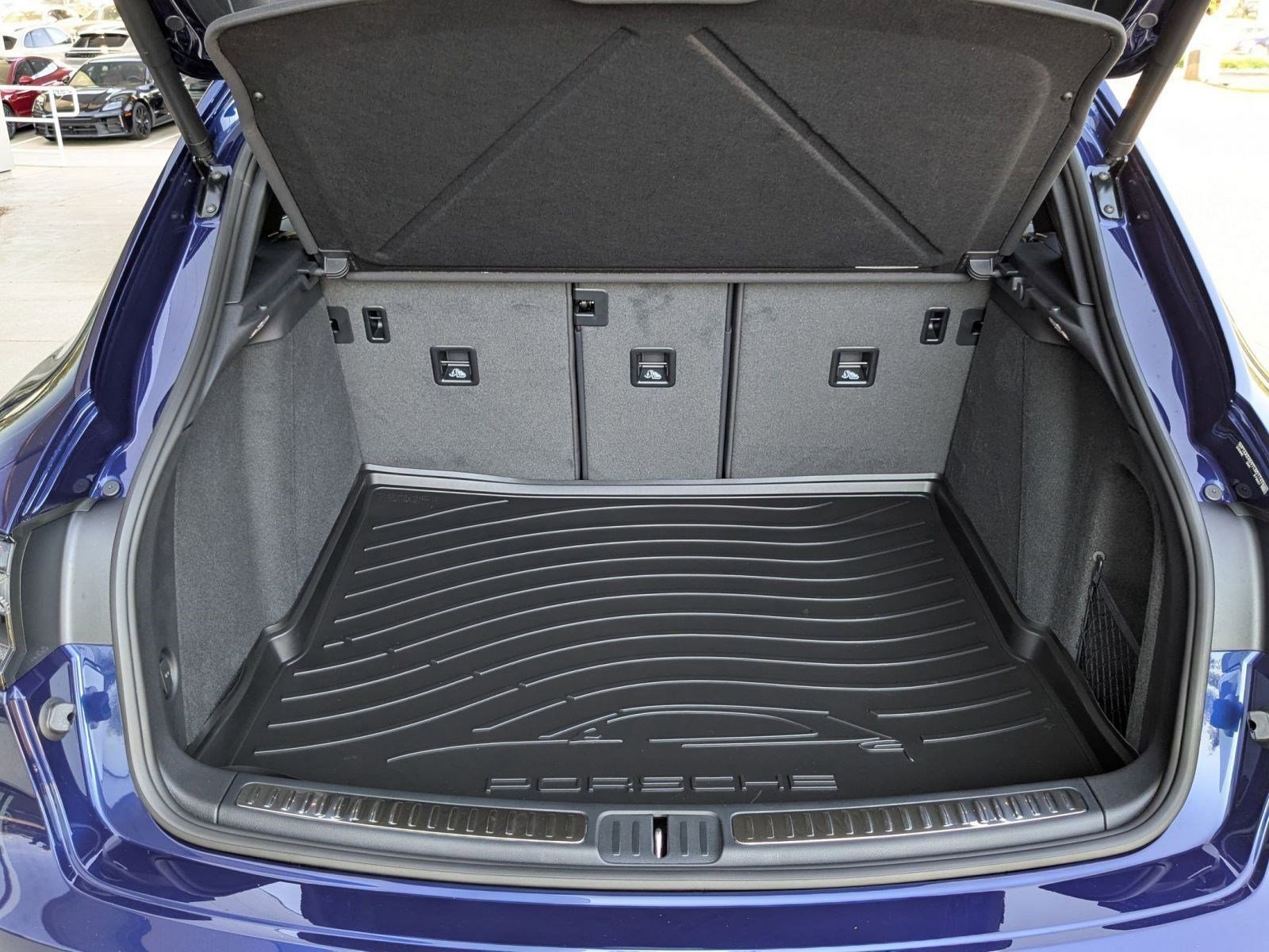 Certified 2026 Porsche Macan AWD/4WD image 23