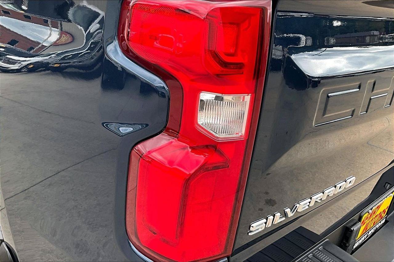 Used 2020 Chevrolet Silverado 1500 LTZ w/ LTZ Premium Package AWD/4WD image 25