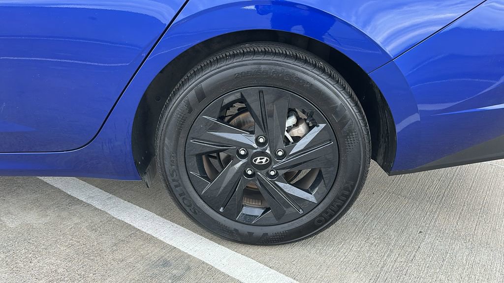 Used 2023 Hyundai Elantra SEL image 17